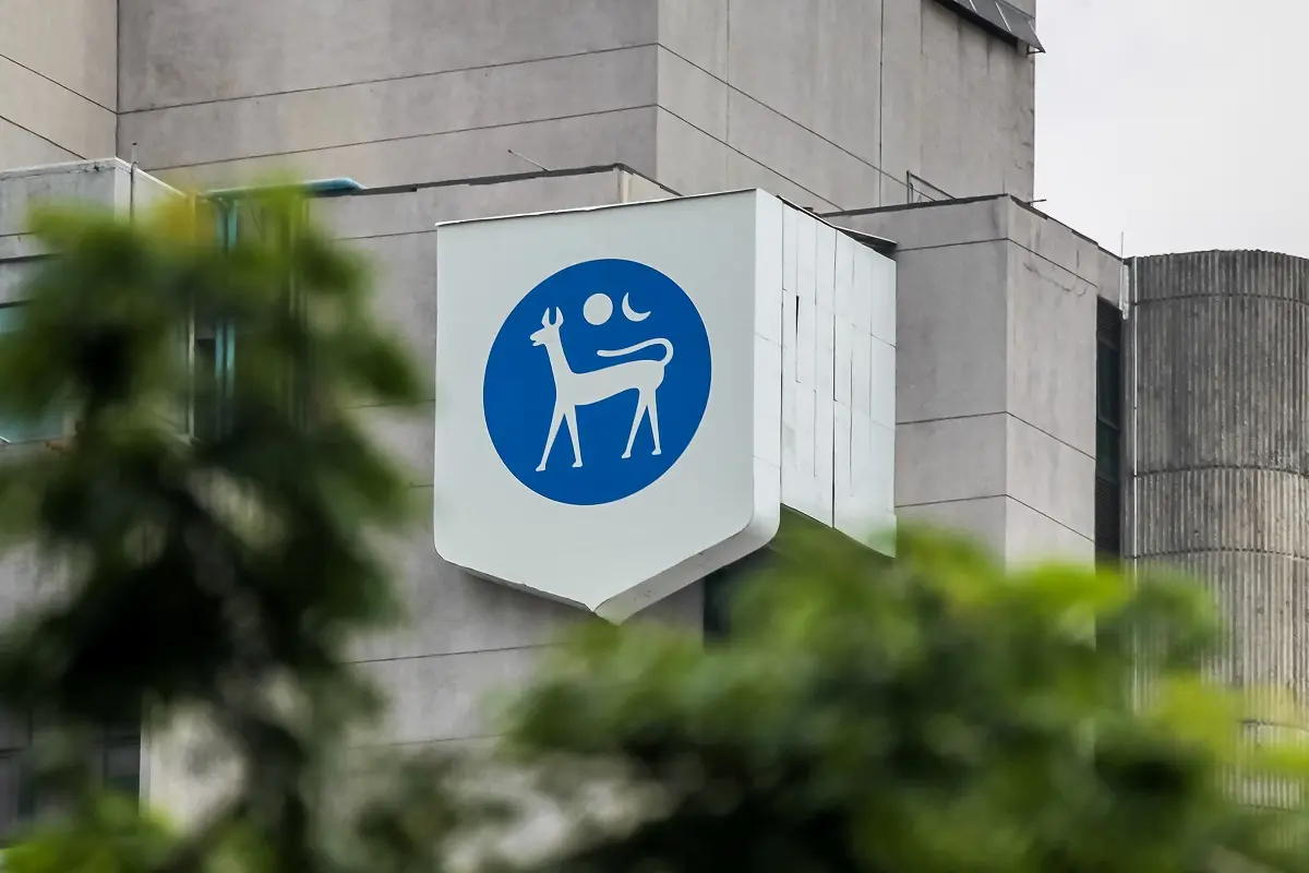 How does the UAE’s Higher Shariah Authority compare with Malaysia’s Shariah Advisory Council?